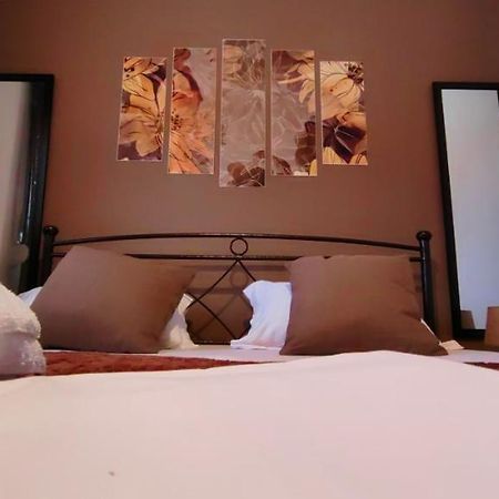 Theo Apartments 3 อาร์เตมีดา ภายนอก รูปภาพ