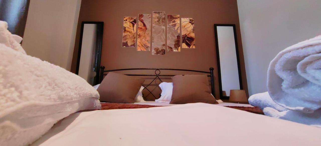 Theo Apartments 3 อาร์เตมีดา ภายนอก รูปภาพ