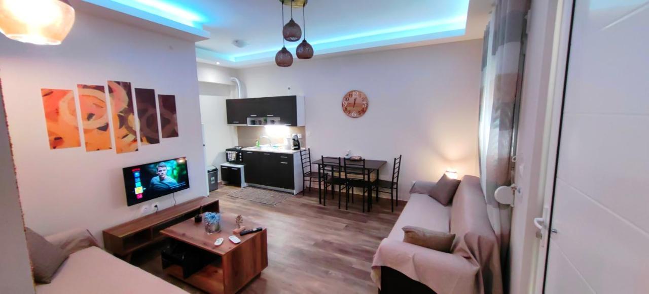 Theo Apartments 3 อาร์เตมีดา ภายนอก รูปภาพ